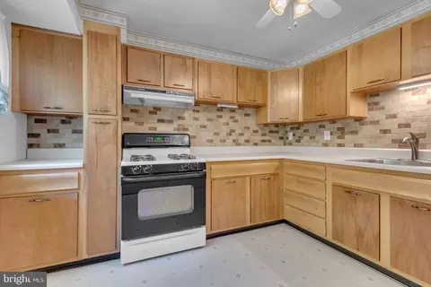 Kitchen - 1410 Mariner Dr, Arnold, MD 21012 photo 2 of 3
