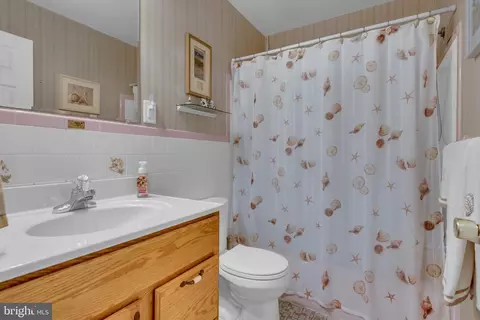 Bath - 1410 Mariner Dr, Arnold, MD 21012 photo 1 of 2