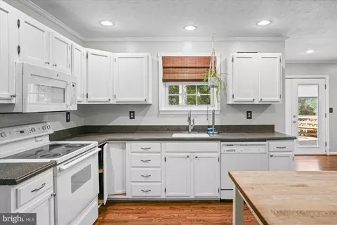 Kitchen - 1227 Sedge Ct, Pasadena, MD 21122 photo 3 of 3