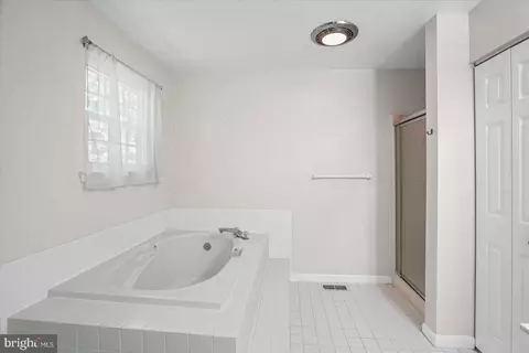 Bath - 1227 Sedge Ct, Pasadena, MD 21122 photo 3 of 4