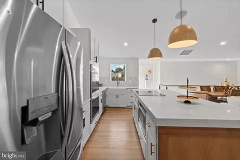 Kitchen - 428 Royal Beach Rd, Pasadena, MD 21122 photo 3 of 5