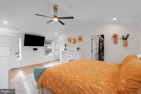 Bedroom - 428 Royal Beach Rd, Pasadena, MD 21122 photo 2 of 4