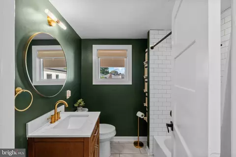 Bath - 428 Royal Beach Rd, Pasadena, MD 21122 photo 3 of 5