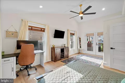 Bedroom - 428 Royal Beach Rd, Pasadena, MD 21122 photo 3 of 4