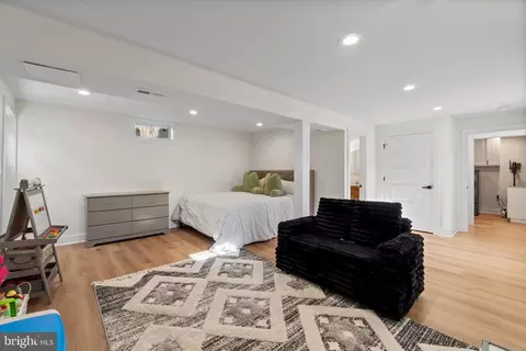 Bedroom - 428 Royal Beach Rd, Pasadena, MD 21122 photo 4 of 4