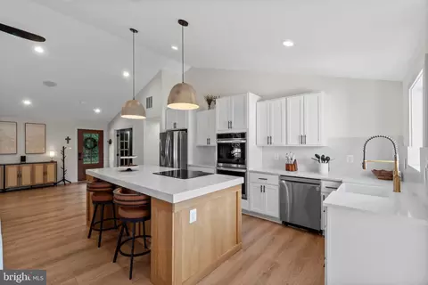 Kitchen - 428 Royal Beach Rd, Pasadena, MD 21122 photo 5 of 5