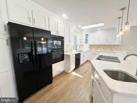 Kitchen - 4958 Lerch Dr, Shady Side, MD 20764 photo 6 of 9