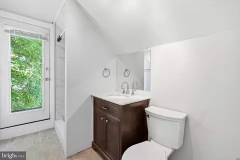 Bath - 87 Shipwright St, Annapolis, MD 21401 photo 2 of 4