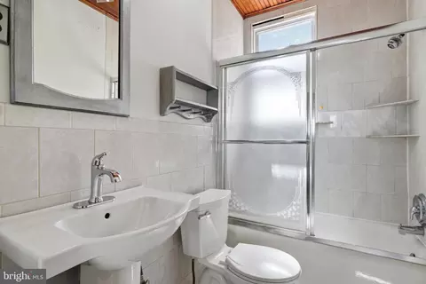 Bath - 87 Shipwright St, Annapolis, MD 21401 photo 3 of 4