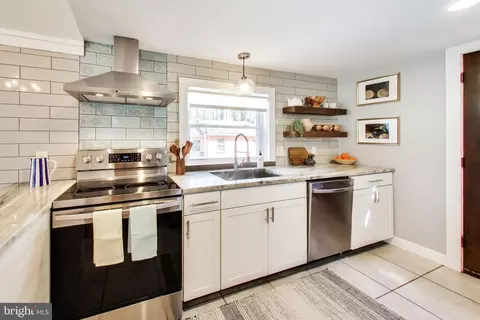 Kitchen - 8014 Forest Glen Dr, Pasadena, MD 21122 photo 1 of 1
