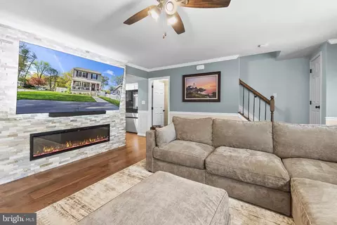 Entry Way - 7625 3rd St, Pasadena, MD 21122 photo 2 of 3