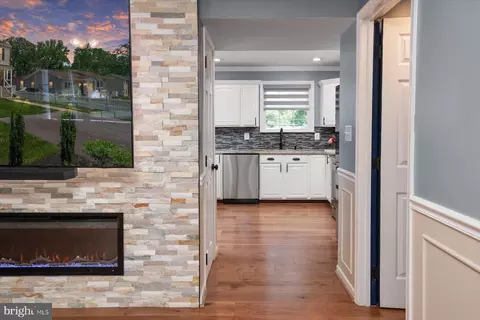 Entry Way - 7625 3rd St, Pasadena, MD 21122 photo 1 of 3