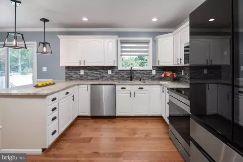 Kitchen - 7625 3rd St, Pasadena, MD 21122 photo 2 of 3