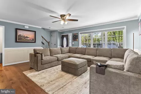 Entry Way - 7625 3rd St, Pasadena, MD 21122 photo 1 of 3