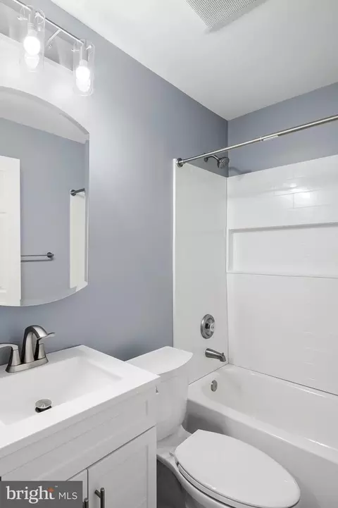 Bath - 657 Chapelgate Dr, Odenton, MD 21113 photo 4 of 5