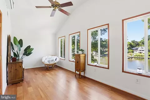 Entry Way - 601 Riverside Dr, Pasadena, MD 21122 photo 5 of 6