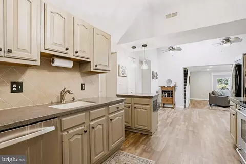 Entry Way - 601 Riverside Dr, Pasadena, MD 21122 photo 1 of 6