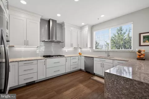 Kitchen - 8715 Silent Ct, Odenton, MD 21113 photo 4 of 5