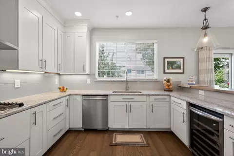 Kitchen - 8715 Silent Ct, Odenton, MD 21113 photo 2 of 5