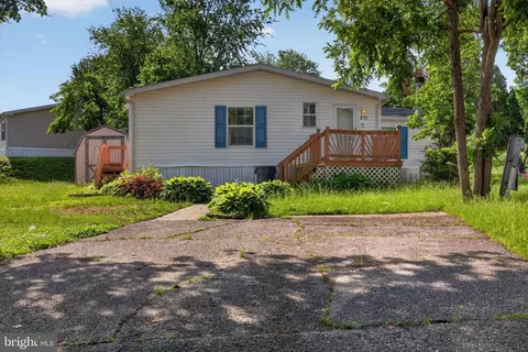 271 Janet Ct, Lothian, MD 20711 photo 3