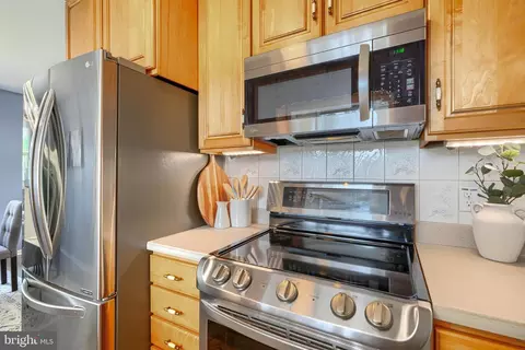 Kitchen - 675 211th St, Pasadena, MD 21122 photo 3 of 3