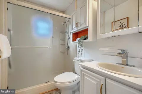 Bath - 675 211th St, Pasadena, MD 21122 photo 3 of 4