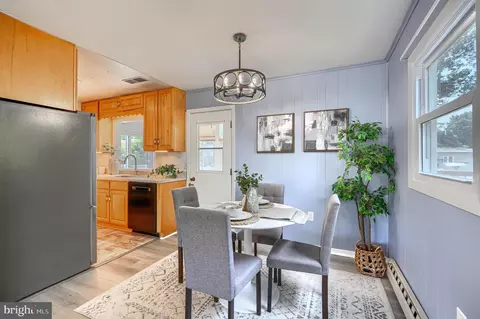 Dining - 675 211th St, Pasadena, MD 21122 photo 1 of 2