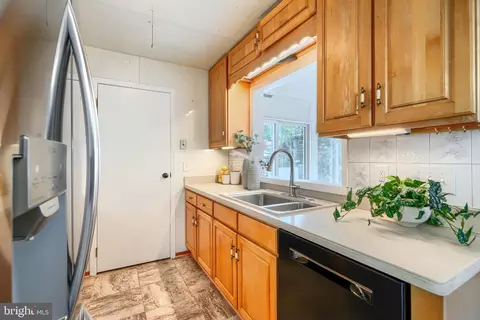 Kitchen - 675 211th St, Pasadena, MD 21122 photo 2 of 3