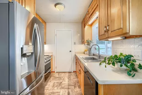 Kitchen - 675 211th St, Pasadena, MD 21122 photo 1 of 3