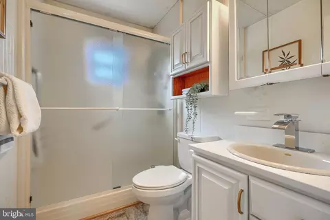 Bath - 675 211th St, Pasadena, MD 21122 photo 1 of 4