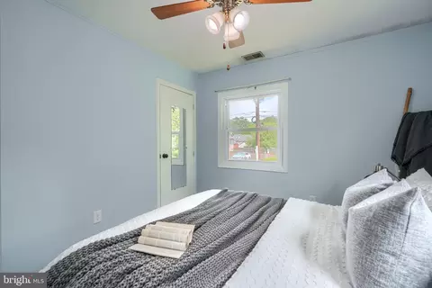 Bedroom - 675 211th St, Pasadena, MD 21122 photo 7 of 8