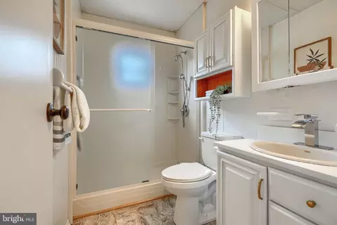 Bath - 675 211th St, Pasadena, MD 21122 photo 2 of 4