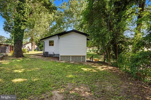 Exterior - 910 Pierpoint Dr, Pasadena, MD 21122 photo 5 of 5