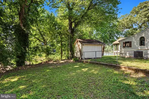 Exterior - 910 Pierpoint Dr, Pasadena, MD 21122 photo 4 of 5
