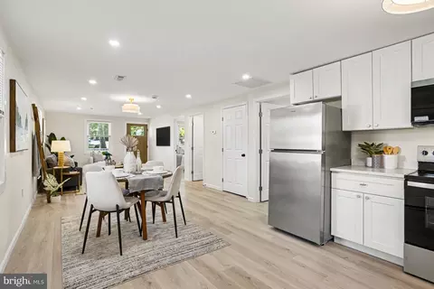 Dining - 910 Pierpoint Dr, Pasadena, MD 21122 photo 3 of 3