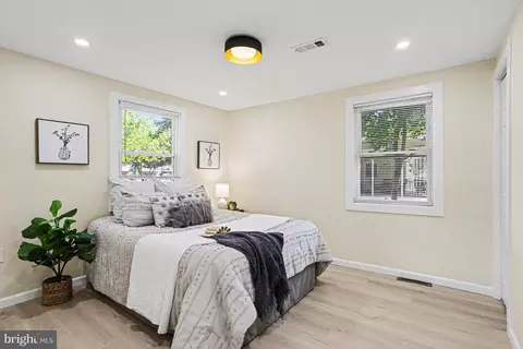 Bedroom - 910 Pierpoint Dr, Pasadena, MD 21122 photo 5 of 6