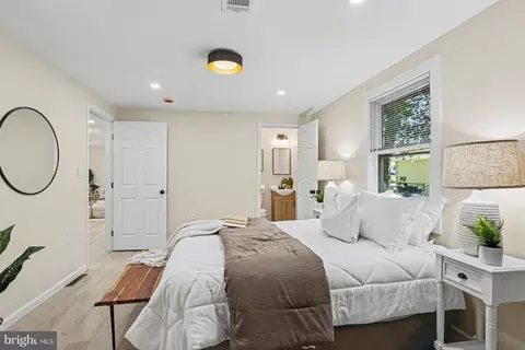 Bedroom - 910 Pierpoint Dr, Pasadena, MD 21122 photo 3 of 6