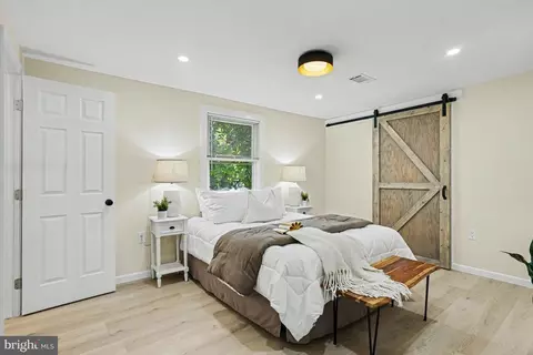 Bedroom - 910 Pierpoint Dr, Pasadena, MD 21122 photo 1 of 6