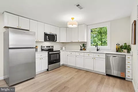 Kitchen - 910 Pierpoint Dr, Pasadena, MD 21122 photo 1 of 1