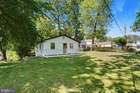 Exterior - 910 Pierpoint Dr, Pasadena, MD 21122 photo 3 of 5