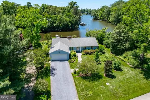 615 Canal Ln, Annapolis, MD 21409