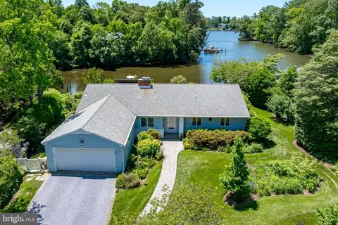 615 Canal Ln, Annapolis, MD 21409