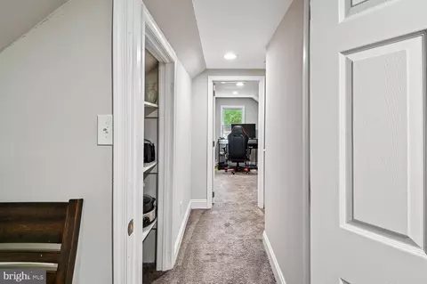 Entry Way - 1129 Wharf Dr, Pasadena, MD 21122 photo 11 of 13