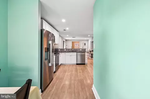 Entry Way - 1129 Wharf Dr, Pasadena, MD 21122 photo 8 of 13