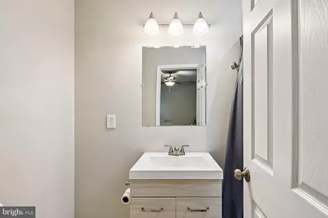 Bath - 1129 Wharf Dr, Pasadena, MD 21122 photo 2 of 2