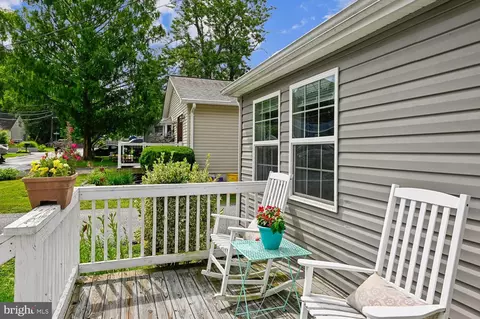 Exterior - 1129 Wharf Dr, Pasadena, MD 21122 photo 2 of 14
