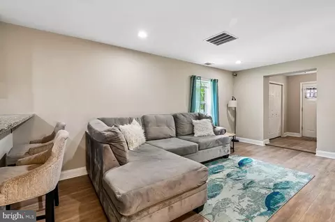 Entry Way - 1129 Wharf Dr, Pasadena, MD 21122 photo 2 of 13