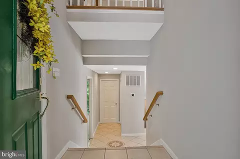 Entry Way - 421 Edgewater Rd, Pasadena, MD 21122 photo 2 of 3