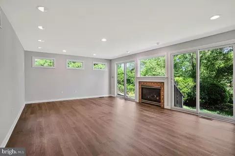 Living - 421 Edgewater Rd, Pasadena, MD 21122 photo 4 of 5