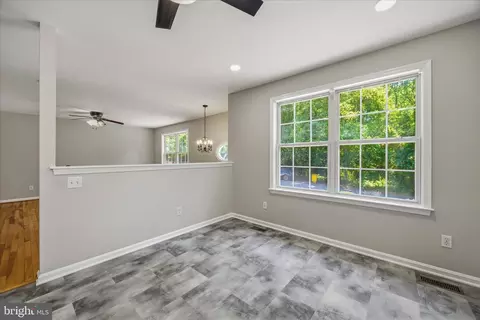 Entry Way - 674 207 Th St, Pasadena, MD 21122 photo 3 of 3